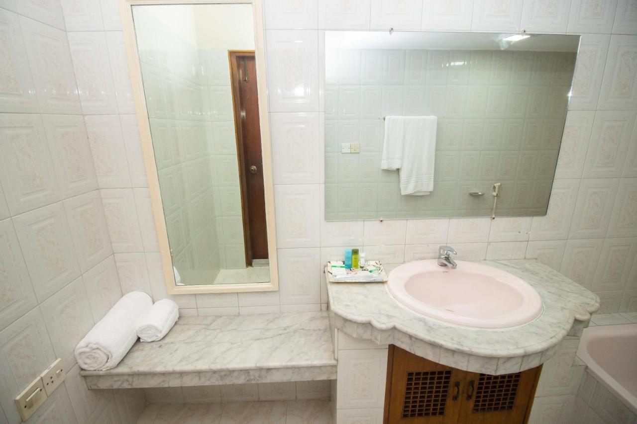 Hotel Suite Palace Dhaka Exterior foto