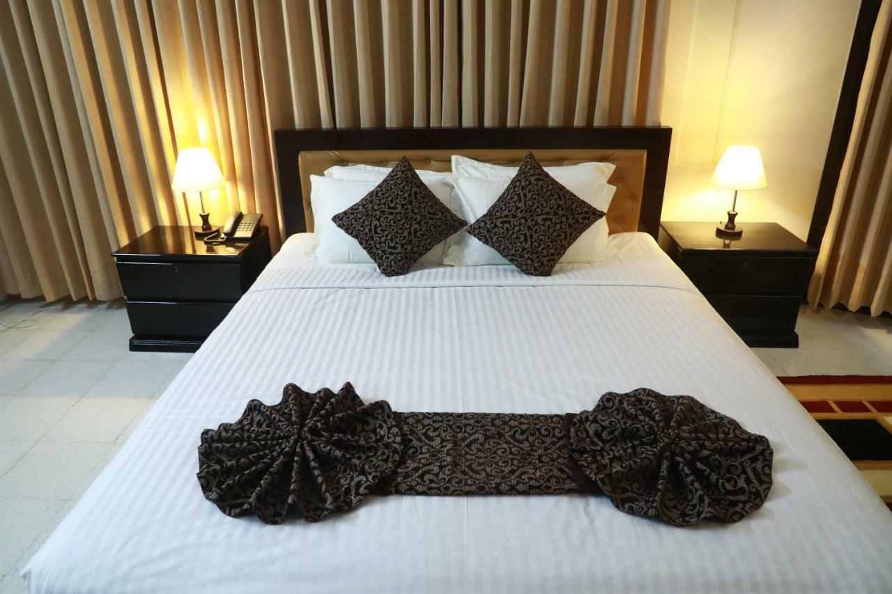 Hotel Suite Palace Dhaka Exterior foto